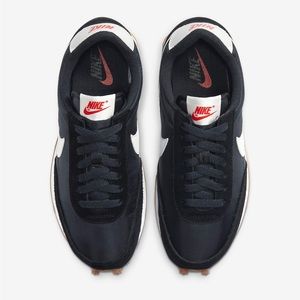 Nike Daybreak women’s sneakers